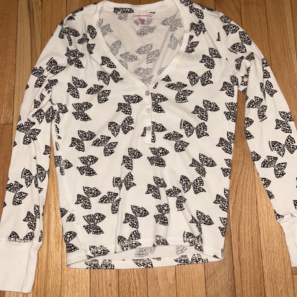 Victoria’s Secret Thermal PJ short set - Picture 3 of 5